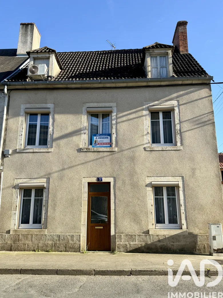 Maison 5 pièces 116 m² · à Saint-Amand-Montrond · 115,5 m² · 65 000 €