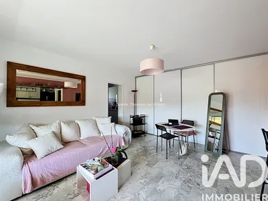 Apartment in Hyères (83400)