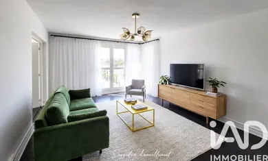 Apartment in Chaville (92370)