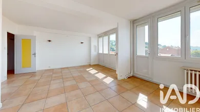 Apartment in Saint-Étienne (42100)