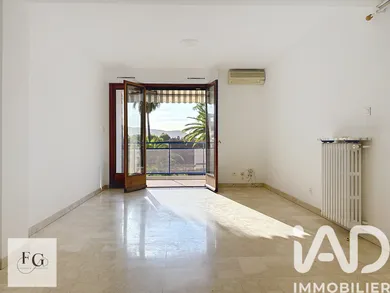 Apartment in Hyères (83400)