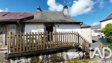 Maison de village à Saint-Genès-Champespe (63850)