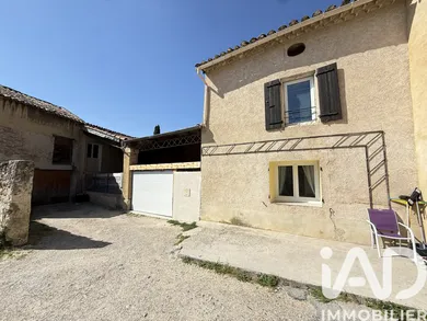 Immeuble à Lapalud (84840)