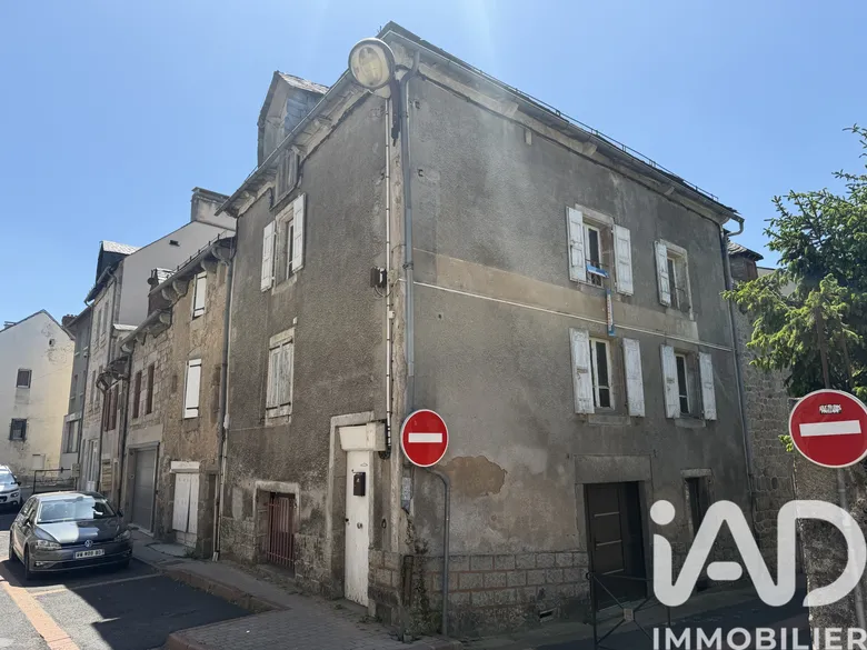 Immeuble 225 m² · à Saint-Chély-d'Apcher · 225 m² · 49 000 €