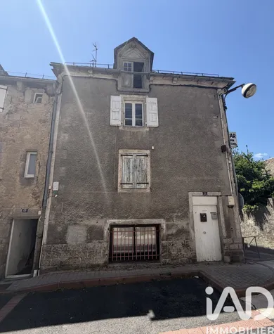 Immeuble à Saint-Chély-d'Apcher (48200)