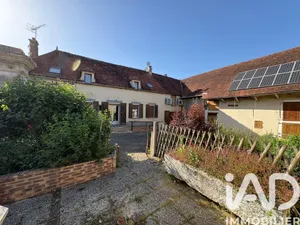 Village house in Roffey (89700)