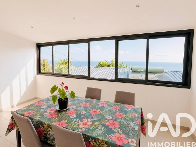 Maison 4 pièces 71 m² · à L'Étang-Salé · 71 m² · 245 000 €