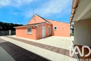 House in Luray (28500)