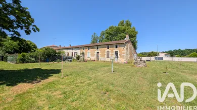 Immeuble à Bussac-Forêt (17210)