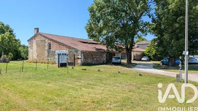 Immeuble à Bussac-Forêt (17210)