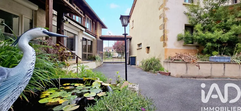 Immeuble 211 m² · à Éveux · 211 m² · 270 000 €