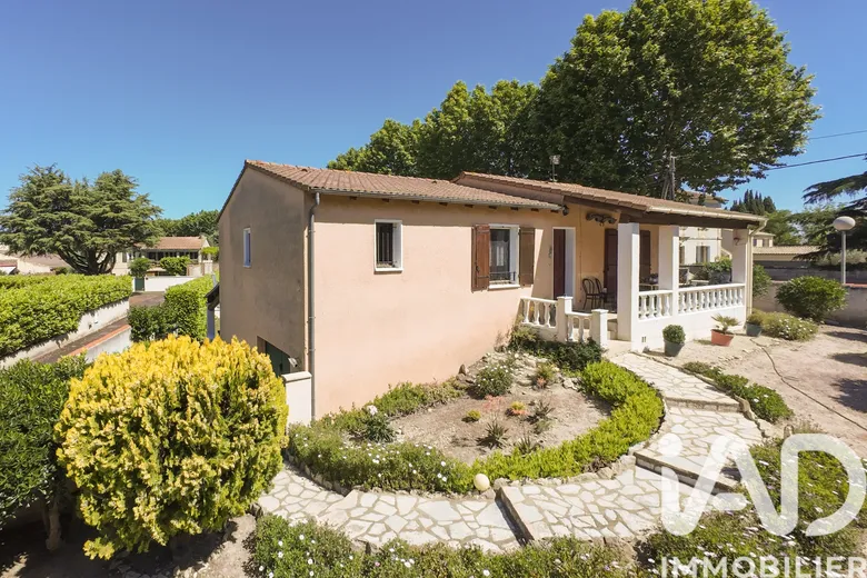 Maison 6 pièces 166 m² · à Saint-Étienne-du-Grès · 166 m² · 422 000 €