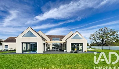 Architectural house in La Hauteville (78113)