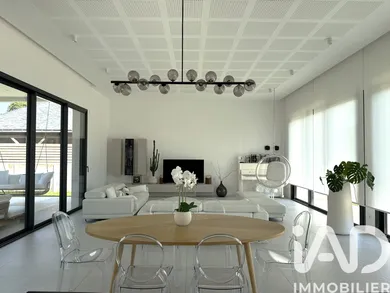 Architectural house in Montreuil-Juigné (49460)