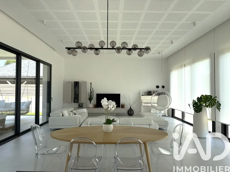 Maison 6 pièces 240 m² · à Montreuil-Juigné · 240 m² · 785 000 €