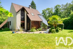 Architectural house in Triel-sur-Seine (78510)