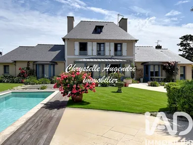 Architectural house in Saint-Malo (35400)