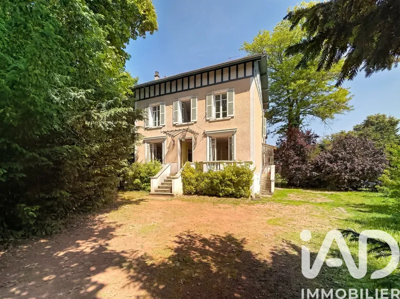 Maison 9 pièces 205 m² · à Tassin-la-Demi-Lune · 205,1 m² · 760 000 €