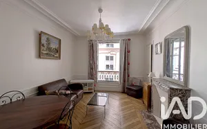 Apartment in Paris (75010)