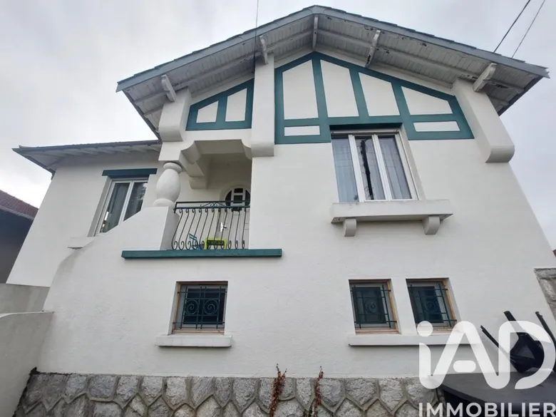 Maison 6 pièces 190 m² · à Séméac · 190 m² · 242 000 €