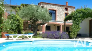 Architectural house in Saint-Jean-Pla-de-Corts (66490)