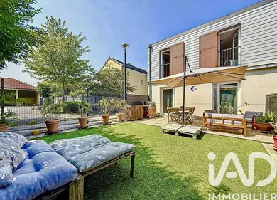 Townhouse in Villecresnes (94440)