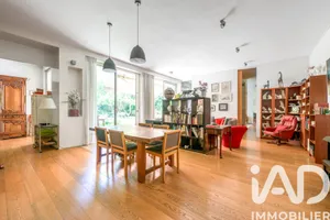 Apartment in Paris (75007)