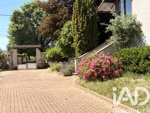 Townhouse in Feillens (01570)