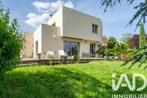 Architectural house in Corbeil-Essonnes (91100)