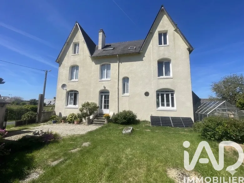 Maison 11 pièces 225 m² · à Éréac · 225 m² · 237 003 €