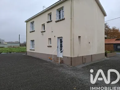 House in Saint-Étienne-du-Bois (85670)