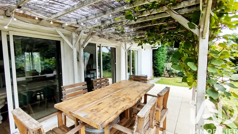 Maison 6 pièces 160 m² · à Le Taillan-Médoc · 160 m² · 495 000 €