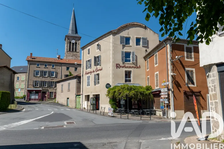 Immeuble 155 m² · à Le Vernet-Chaméane · 155 m² · 189 000 €