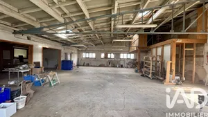 Warehouse in Saint-Étienne-de-Fontbellon (07200)
