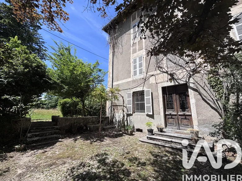 Appartement 4 pièces 106 m² · à Saint-Genix-les-Villages · 106 m² · 139 000 €