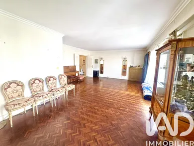 Apartment in Versailles (78000)