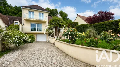 Architectural house in Luzarches (95270)