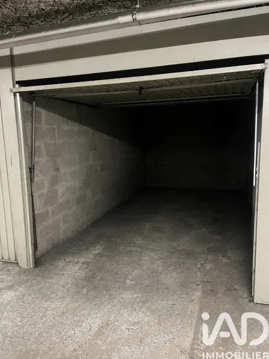 Parking à Aix-en-Provence (13090)