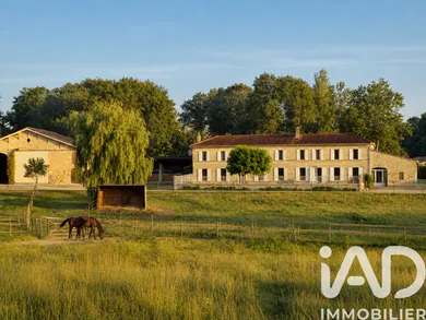 Maison de campagne à Marcenais (33620)