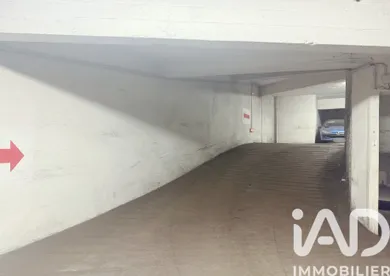 Parking in Paris (75009)