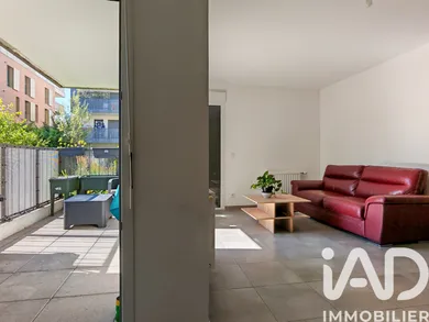Apartment in Bron (69500)