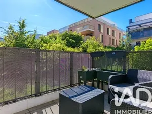 Apartment in Bron (69500)