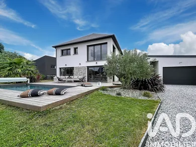 House in La Mézière (35520)