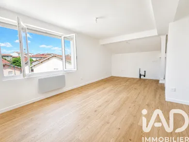 Apartment in Saint-Laurent-de-Chamousset (69930)
