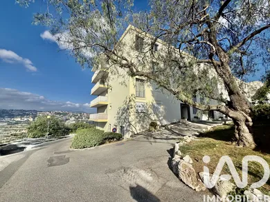 Appartement à Saint-Laurent-du-Var (06700)