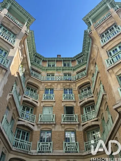 Apartment in Paris (75015)