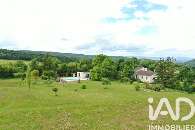Maison 9 pièces 211 m² · à La Roche-sur-Grane · 211 m² · 499 000 €