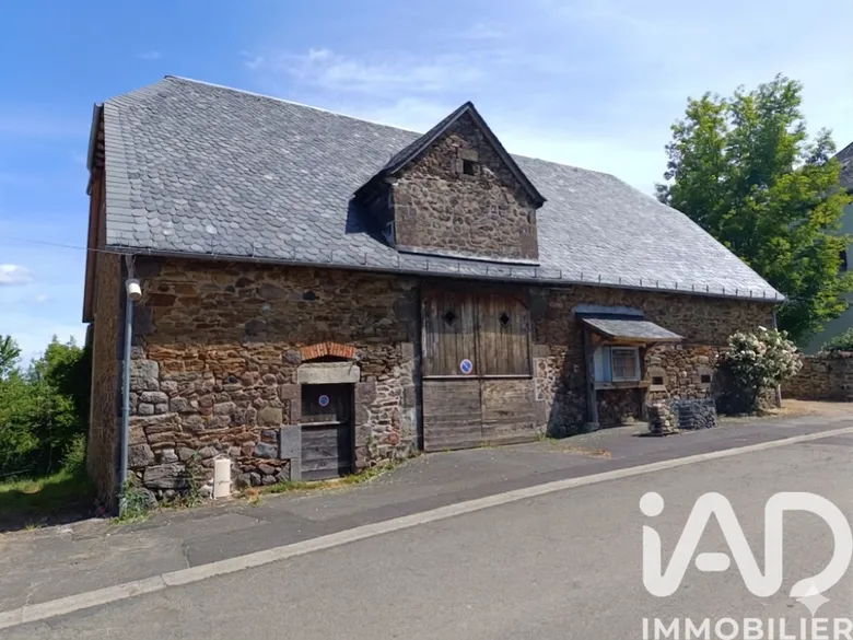 Maison 2 pièces 300 m² · à Saint-Illide · 300 m² · 65 000 €