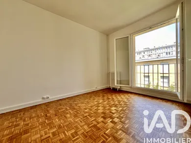 Apartment in Montrouge (92120)