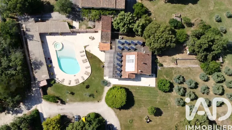 Maison 8 pièces 200 m² · à Carpentras · 200 m² · 686 000 €